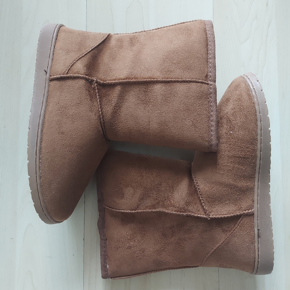 DAWGS microfiber boots. Color Brown. Size 7. Padded with memory foam. - Picture 9 of 9